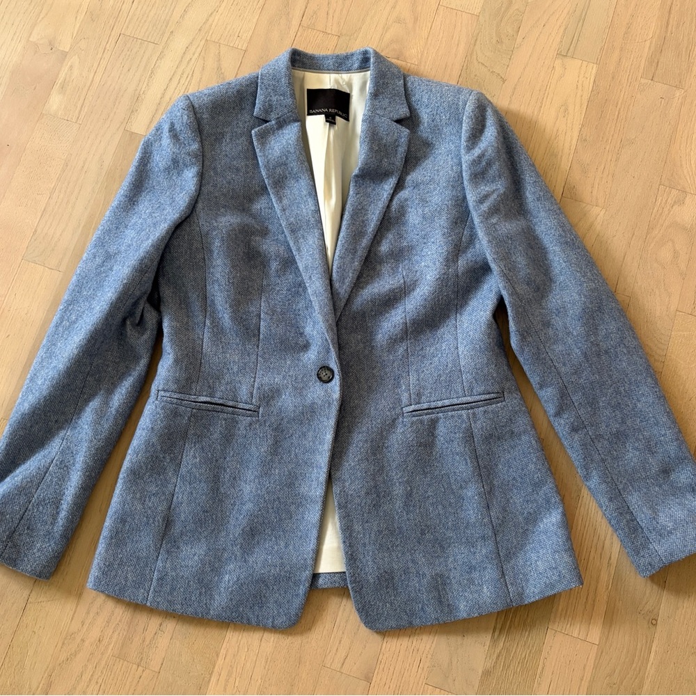 Banana Republic Women's Light Blue Wool Blend Blazer and skirt set - Size 4